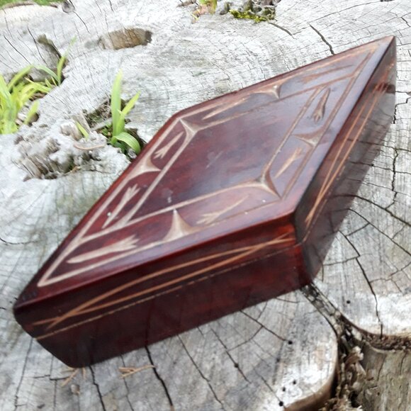 Vintage Carved Wood Box Trinket Box Collectible Wooden Boxes Diamond Shaped Gift - Picture 1 of 15